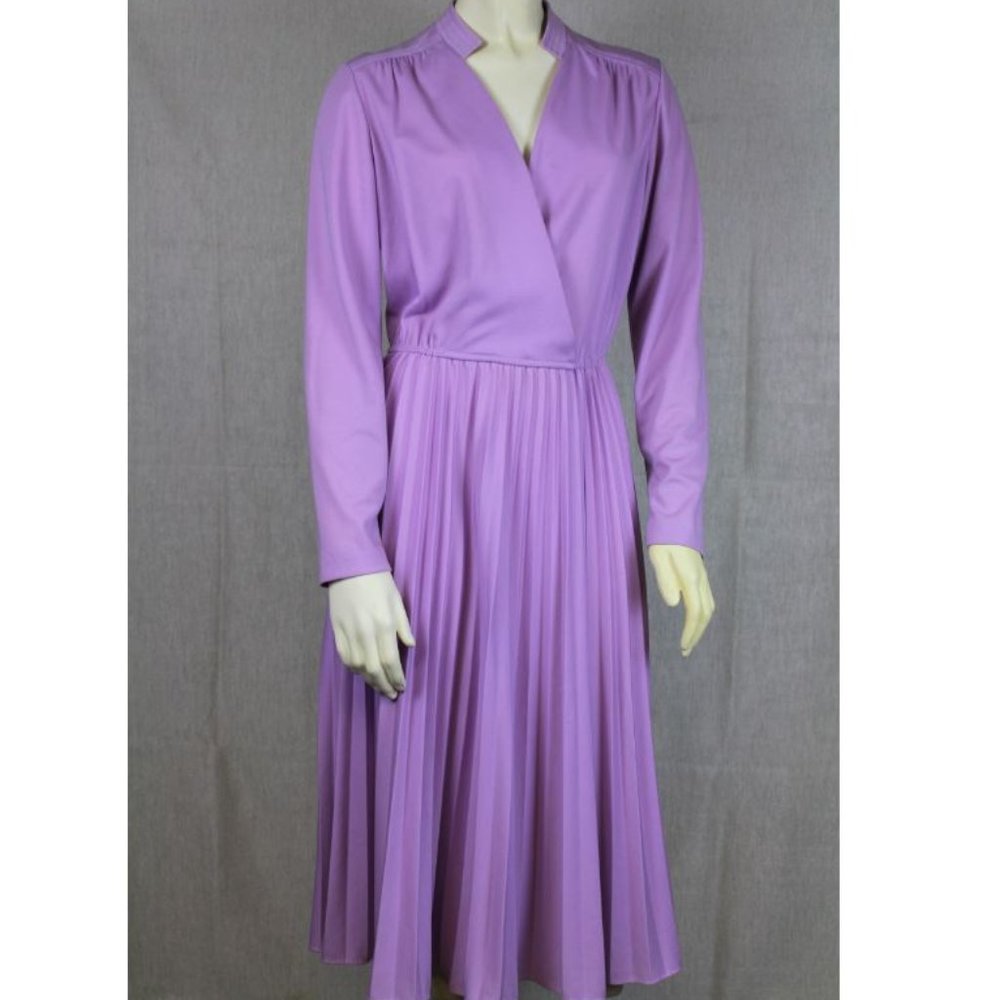 Cute casual light purple vintage dress